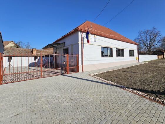 scoala_primara_din_satul_balomiru_de_camp_dupa1