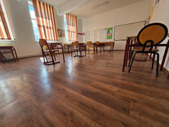 scoala_primara_din_satul_luncsoara_bihor_dupa_5